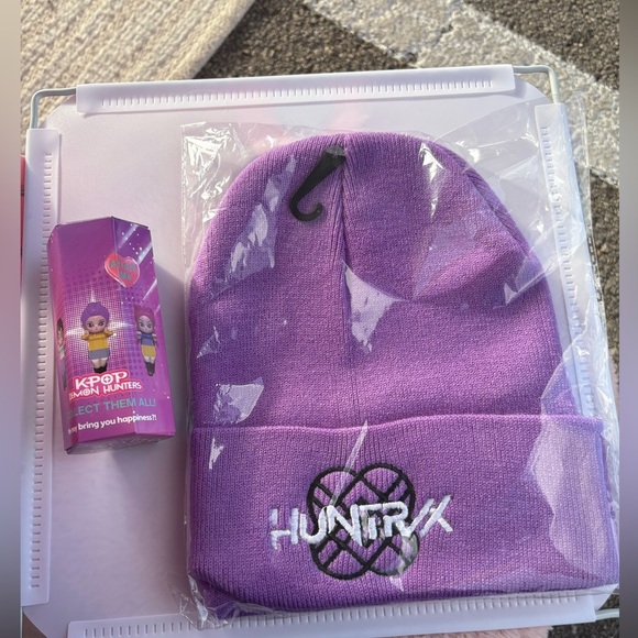 Purple K-pop demon hunter Kid Beanie and hipper surprise box for phone - Picture 1 of 2